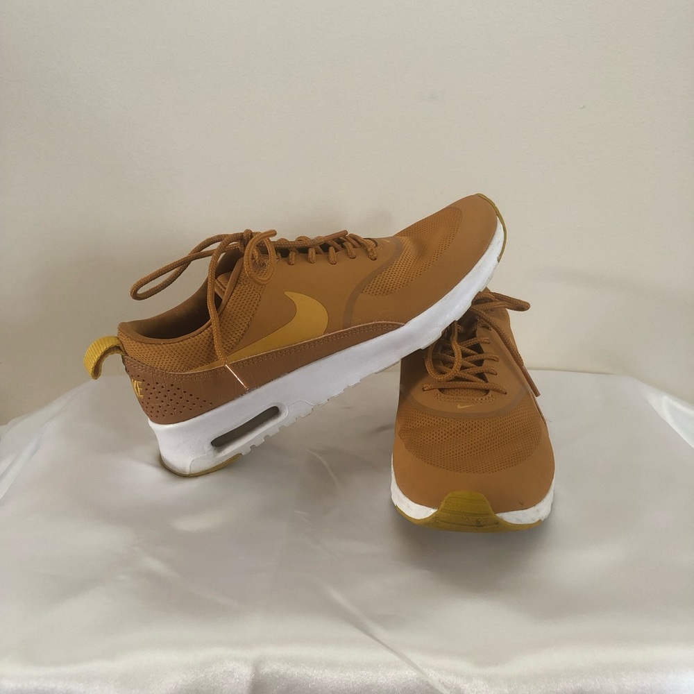 Woman’s Ochre Nike Thea